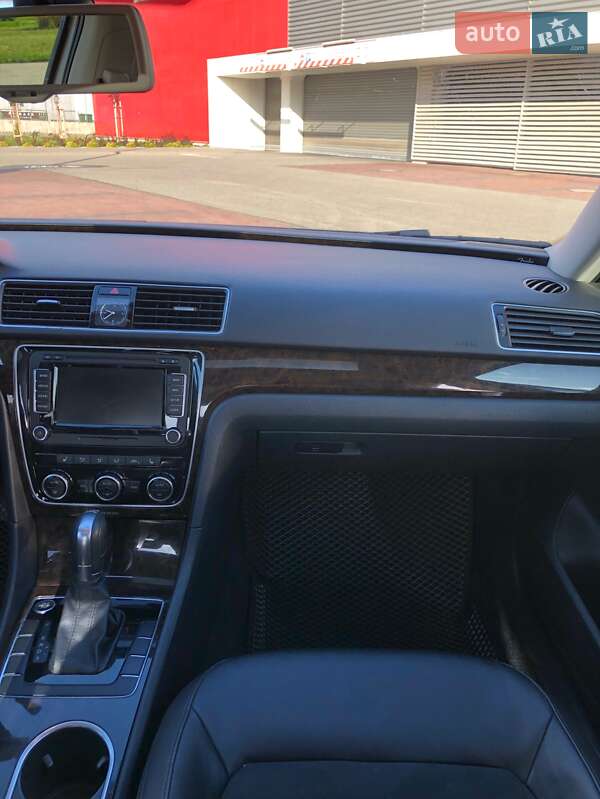 Седан Volkswagen Passat 2013 в Киеве