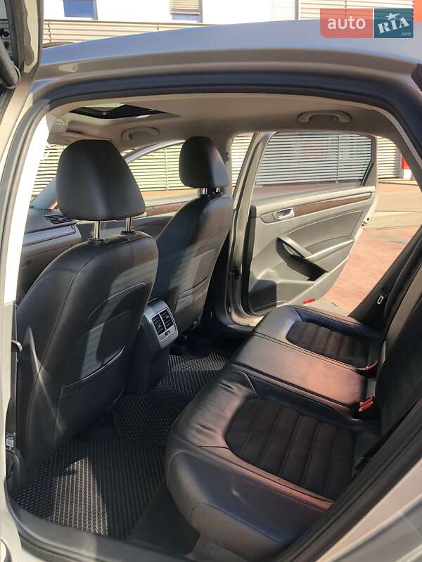 Седан Volkswagen Passat 2013 в Киеве