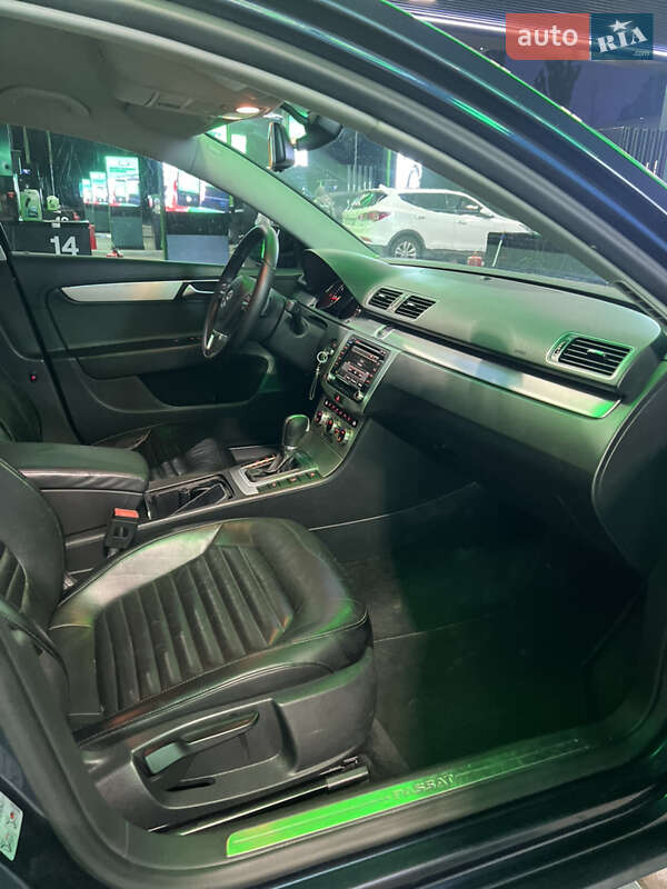 Седан Volkswagen Passat 2013 в Києві