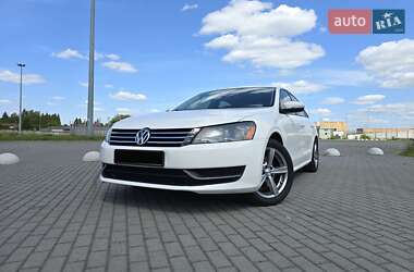 Седан Volkswagen Passat 2012 в Львові