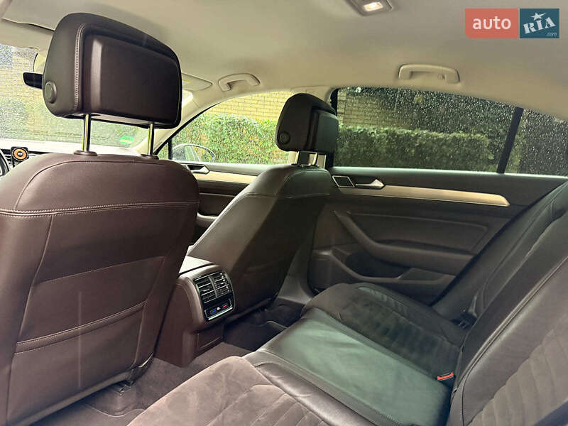 Седан Volkswagen Passat 2015 в Киеве