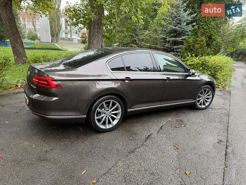 Седан Volkswagen Passat 2015 в Киеве