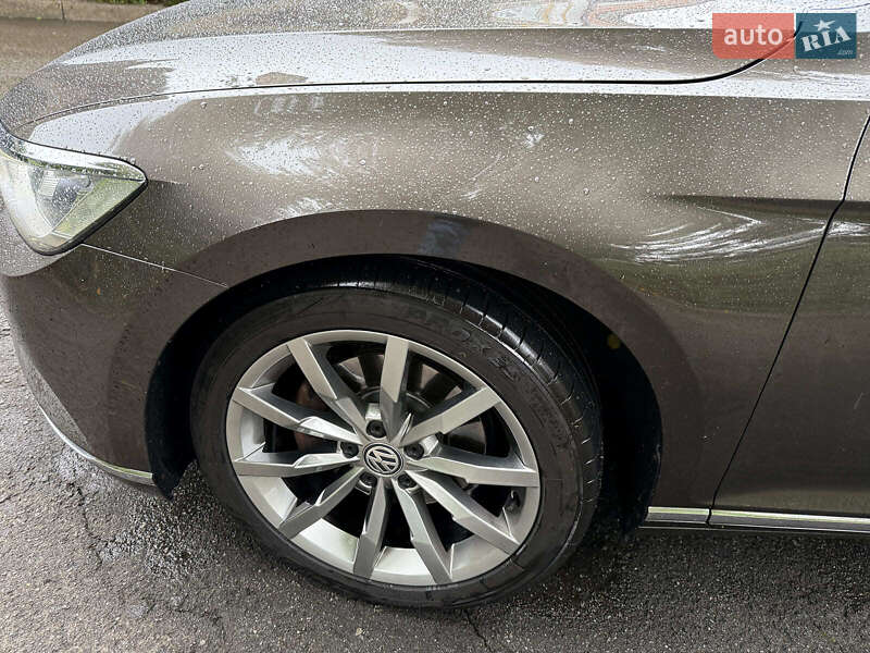 Седан Volkswagen Passat 2015 в Киеве