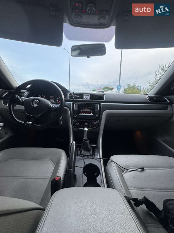 Седан Volkswagen Passat 2016 в Києві