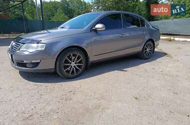 Седан Volkswagen Passat 2006 в Чутовому