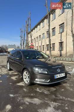 Универсал Volkswagen Passat 2012 в Ровно
