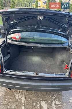 Седан Volkswagen Passat 1990 в  фото 8 Седан Volkswagen Passat 1990 в