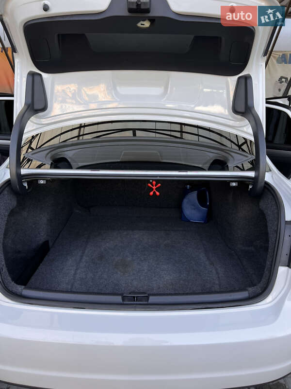 Седан Volkswagen Passat 2014 в Хмельницком