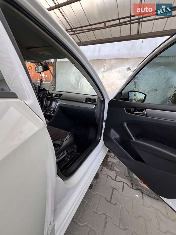 Седан Volkswagen Passat 2014 в Хмельницком