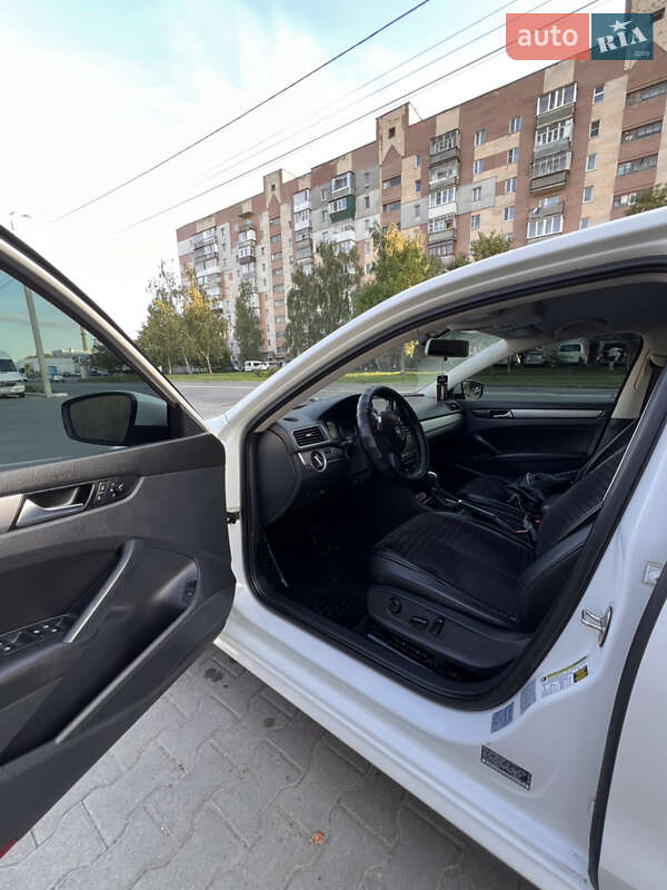 Седан Volkswagen Passat 2014 в Хмельницком