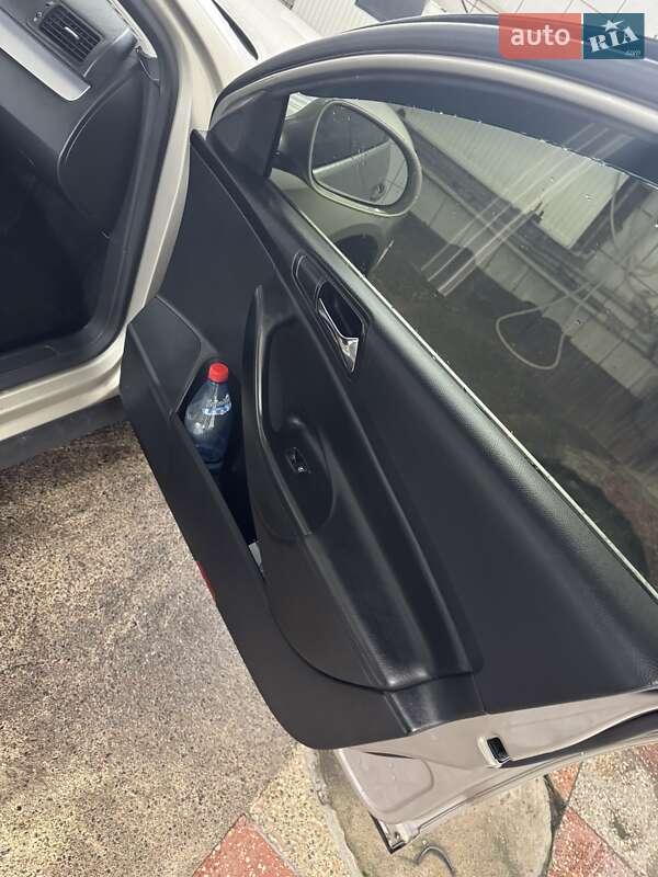 Седан Volkswagen Passat 2007 в Києві