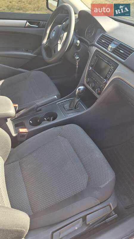 Седан Volkswagen Passat 2014 в Днепре