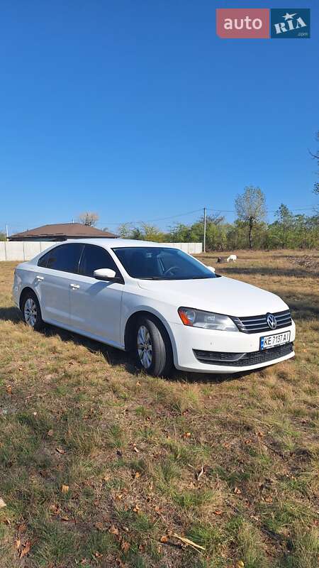 Седан Volkswagen Passat 2014 в Днепре