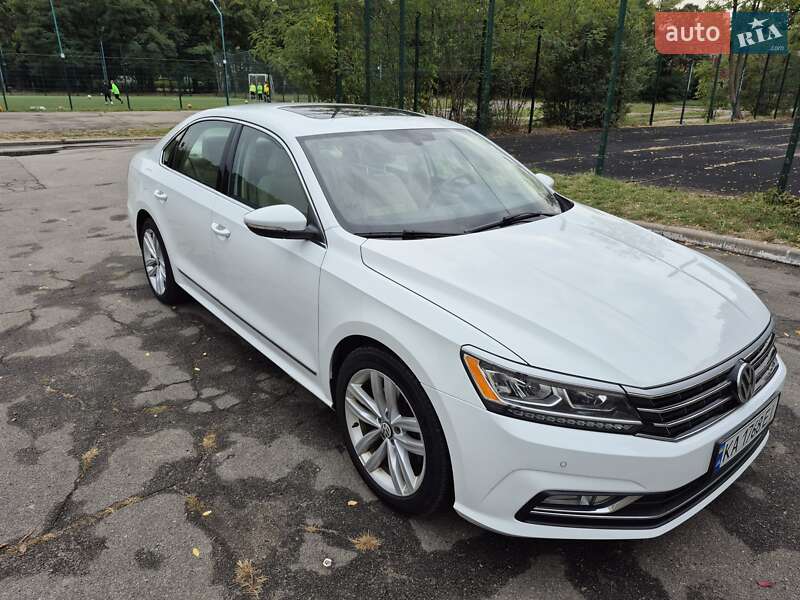 Седан Volkswagen Passat 2016 в Киеве