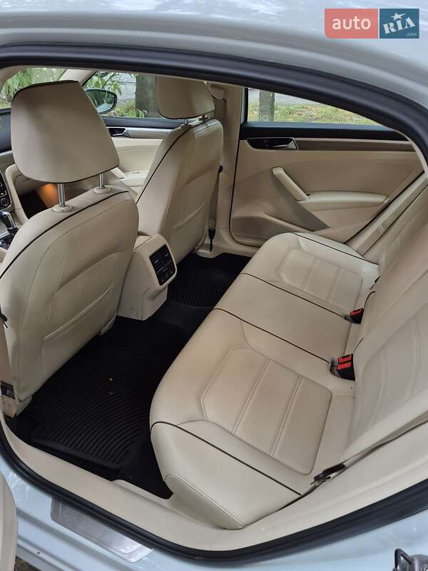 Седан Volkswagen Passat 2016 в Киеве
