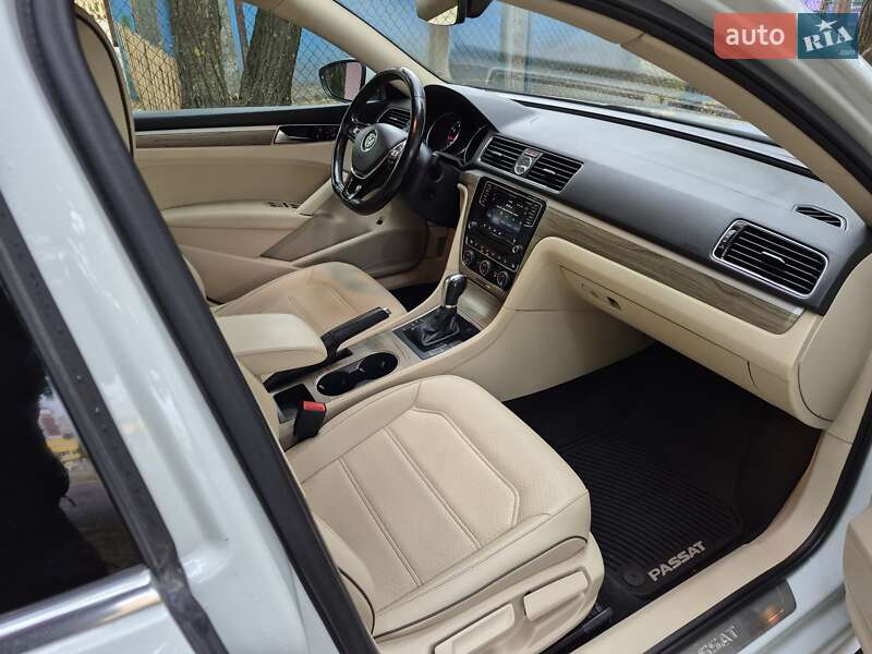 Седан Volkswagen Passat 2016 в Киеве