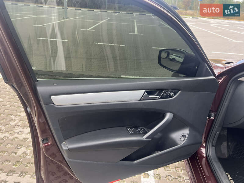 Седан Volkswagen Passat 2013 в Киеве