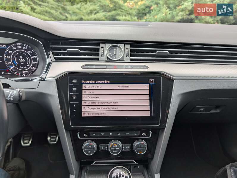 Универсал Volkswagen Passat 2018 в Киеве