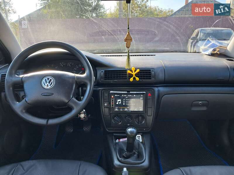 Седан Volkswagen Passat 1998 в Ужгороде
