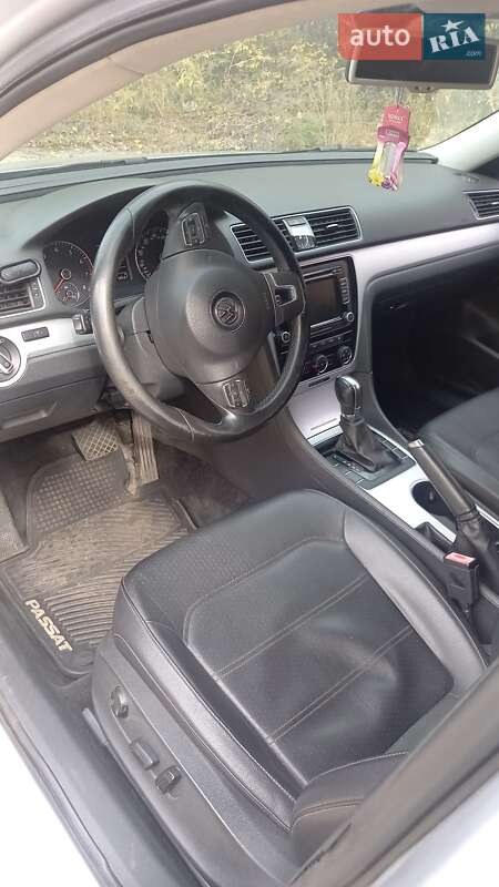 Седан Volkswagen Passat 2012 в Харькове