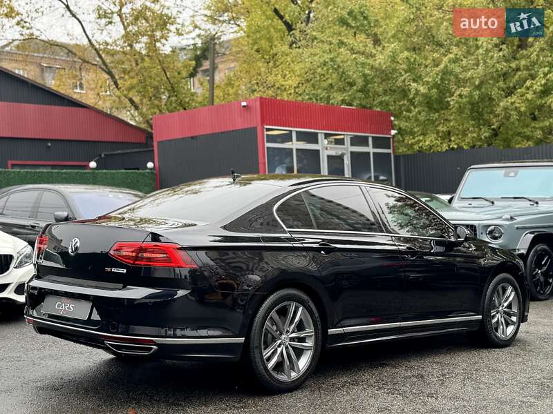 Седан Volkswagen Passat 2016 в Києві