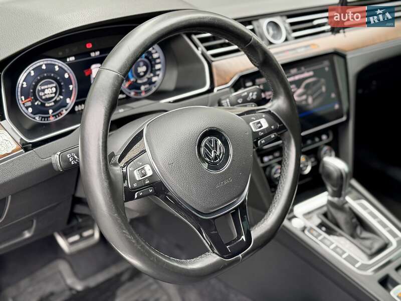 Седан Volkswagen Passat 2016 в Києві