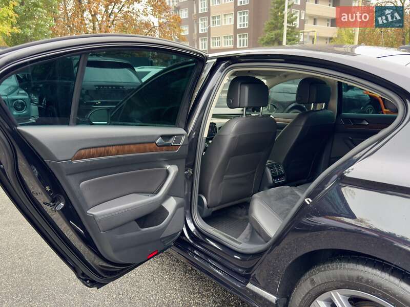 Седан Volkswagen Passat 2016 в Києві