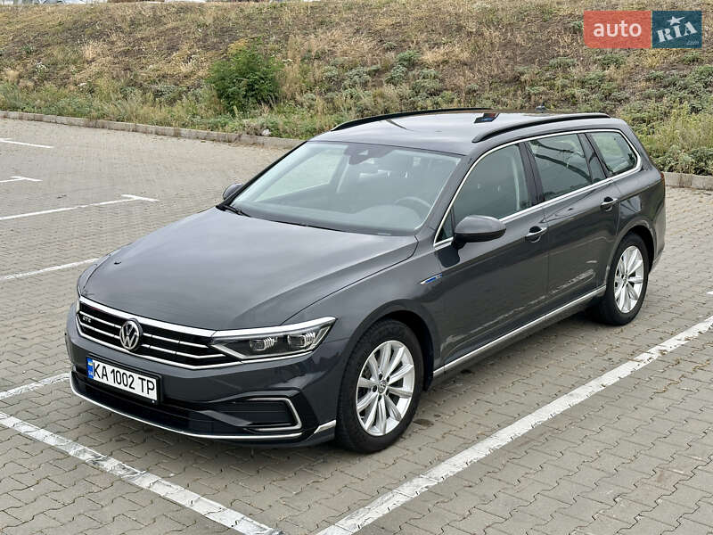 Универсал Volkswagen Passat 2020 в Киеве