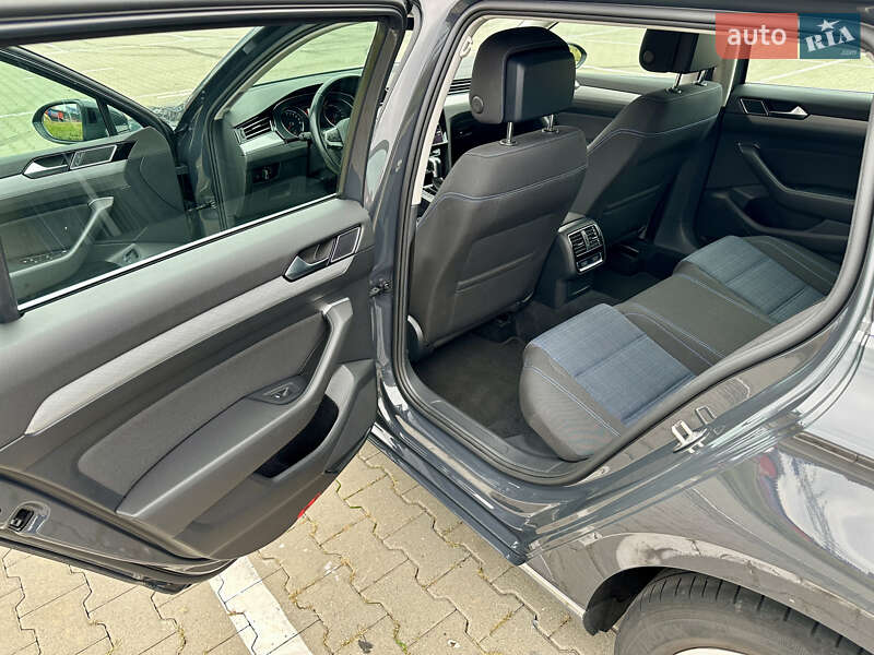 Универсал Volkswagen Passat 2020 в Киеве