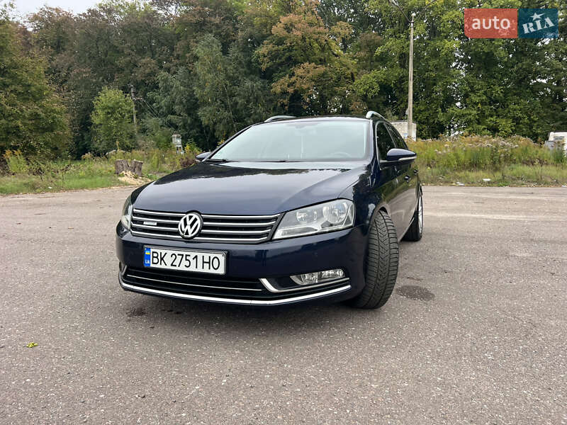 Универсал Volkswagen Passat 2011 в Дубно