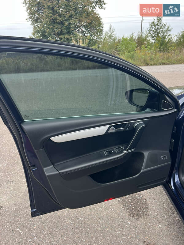 Универсал Volkswagen Passat 2011 в Дубно