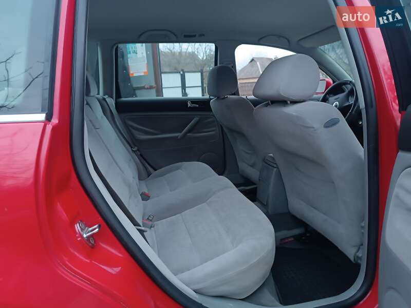 Универсал Volkswagen Passat 2001 в Киеве