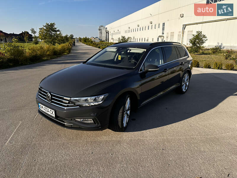 Универсал Volkswagen Passat 2021 в Коростене