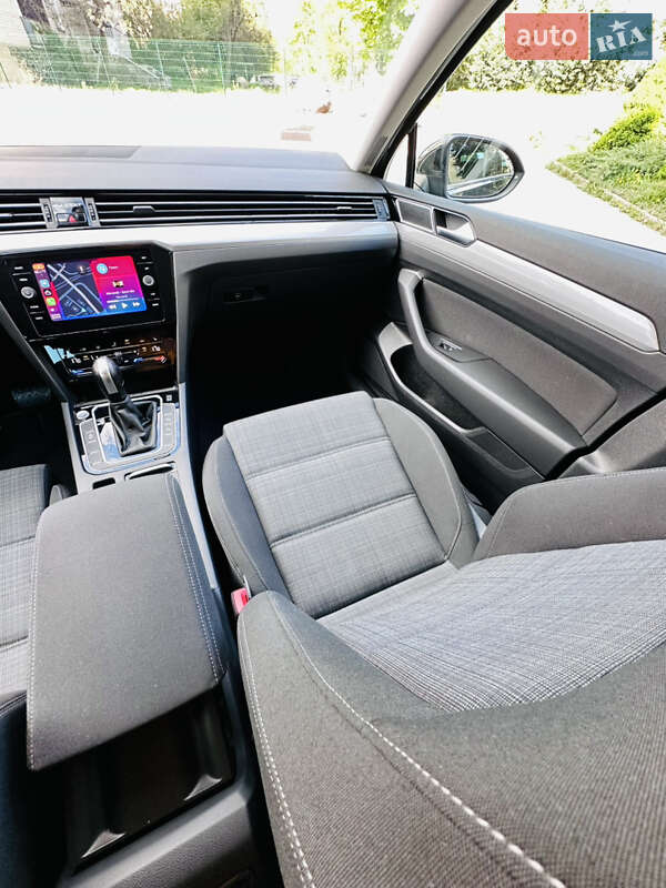 Универсал Volkswagen Passat 2021 в Коростене