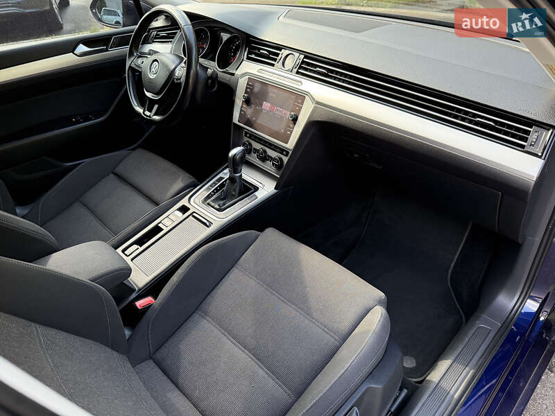 Універсал Volkswagen Passat 2019 в Рівному фото 44 Універсал Volkswagen Passat 2019 в Рівному