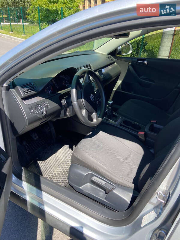 Універсал Volkswagen Passat 2010 в Вінниці