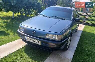 Седан Volkswagen Passat 1988 в Монастыриске