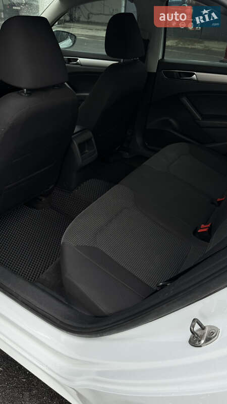 Седан Volkswagen Passat 2016 в Дніпрі