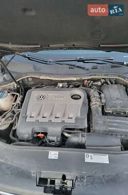 Универсал Volkswagen Passat 2011 в 