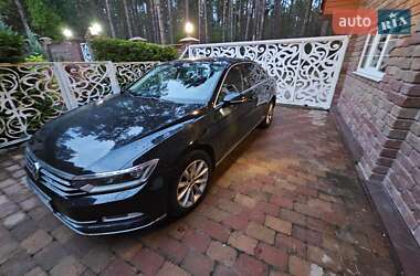 Седан Volkswagen Passat 2018 в Киеве