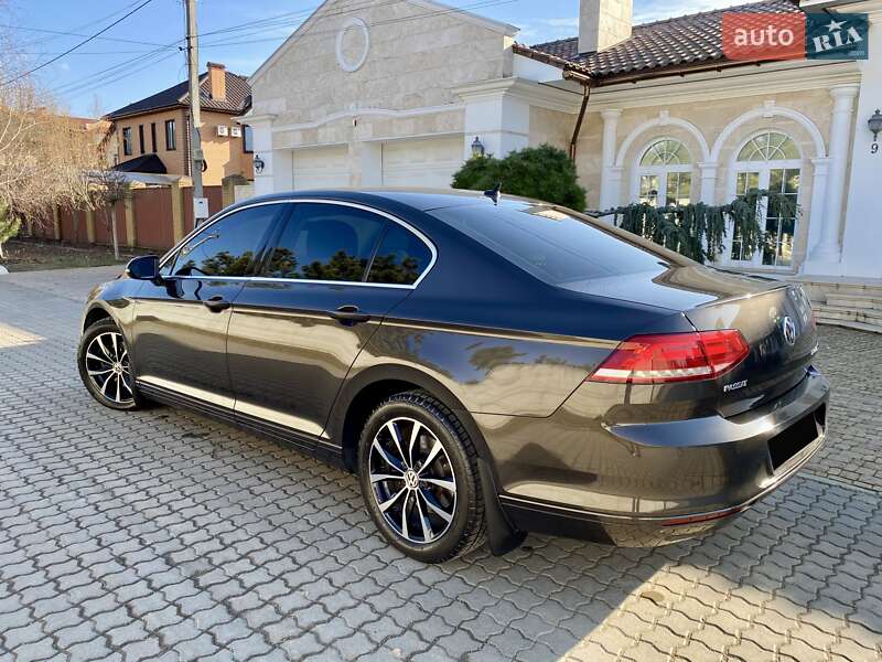 Седан Volkswagen Passat 2015 в Черноморске