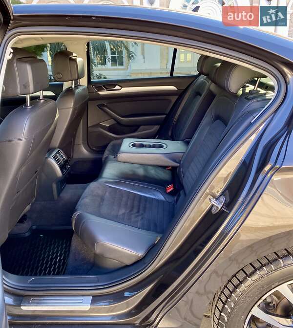 Седан Volkswagen Passat 2015 в Черноморске