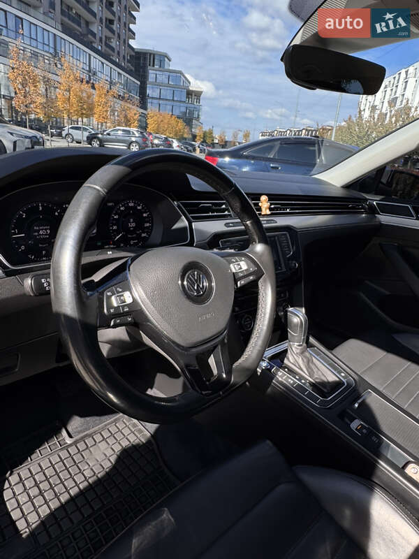 Седан Volkswagen Passat 2017 в Ужгороді