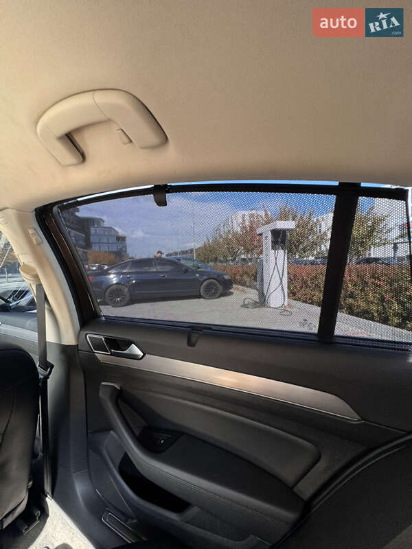 Седан Volkswagen Passat 2017 в Ужгороді