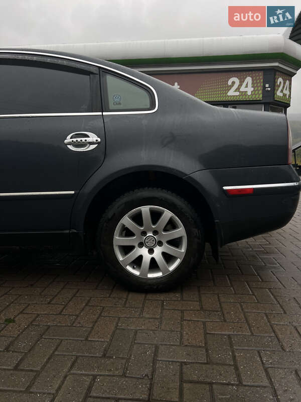 Седан Volkswagen Passat 2001 в Вижнице