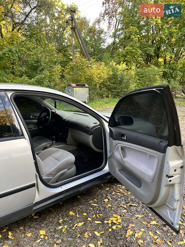 Седан Volkswagen Passat 1997 в Галиче