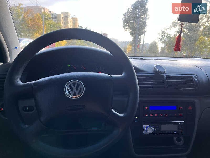 Седан Volkswagen Passat 1997 в Галиче