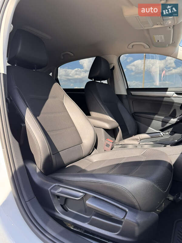 Седан Volkswagen Passat 2018 в Изюме