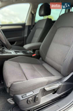 Универсал Volkswagen Passat 2016 в  фото 11 Универсал Volkswagen Passat 2016 в