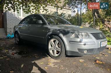 Седан Volkswagen Passat 2003 в Киеве